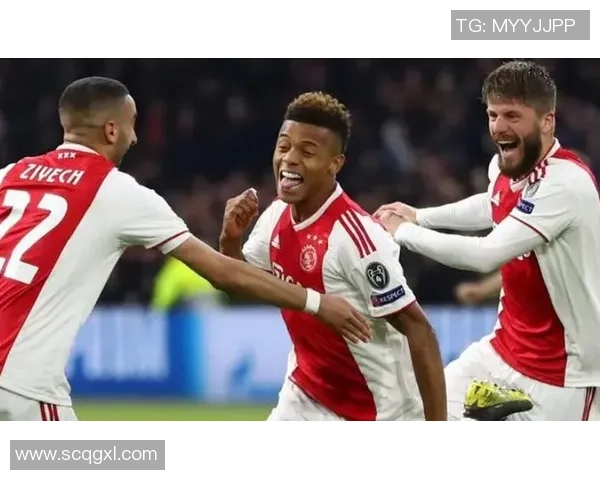 亲吻手指的足球明星背后的故事与荣耀之路 亲吻手指的足球明星背后的故事与荣耀之路