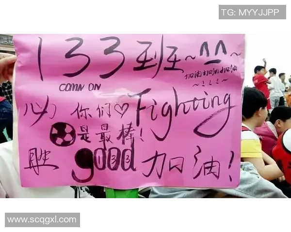 足球场上的友谊与团结最和睦的足球明星们共同谱写的温暖故事