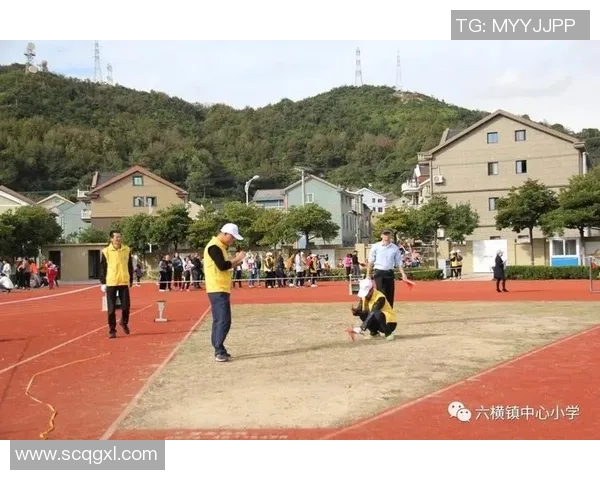 在绿茵场上奔跑的青春梦想与激情的瞬间速写