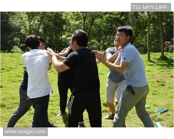 岩峰足球:探索足球运动的魅力与团队精神的完美结合 岩峰足球:探索足球运动的魅力与团队精神的完美结合