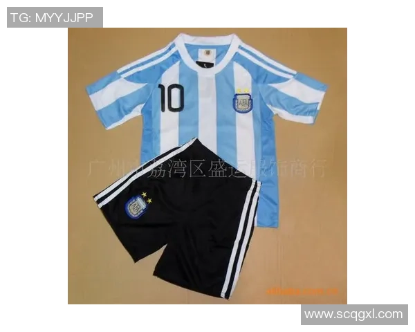 男童足球套装运动服装适合儿童户外活动休闲装备时尚舒适透气设计